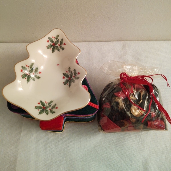 Lenox | Holly Small Tree Dish - Picture 6 of 8